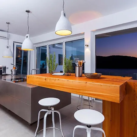 Style And Sea * Vela Luka