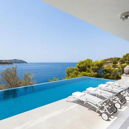 Style And Sea * Vela Luka