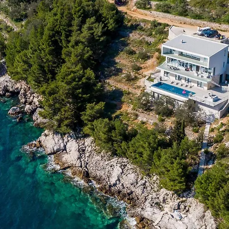 Style And Sea * Vela Luka