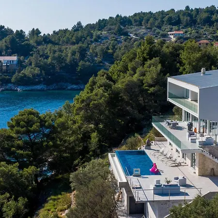 Style And Sea * Vela Luka