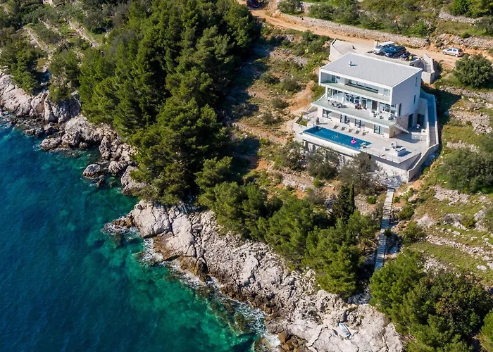 Style And Sea * Vela Luka