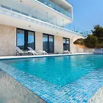 Style And Sea * Vela Luka